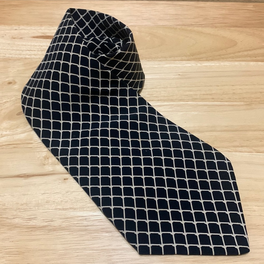 Seta Pura tie made in Italy black & cream “chain link fence” print tie